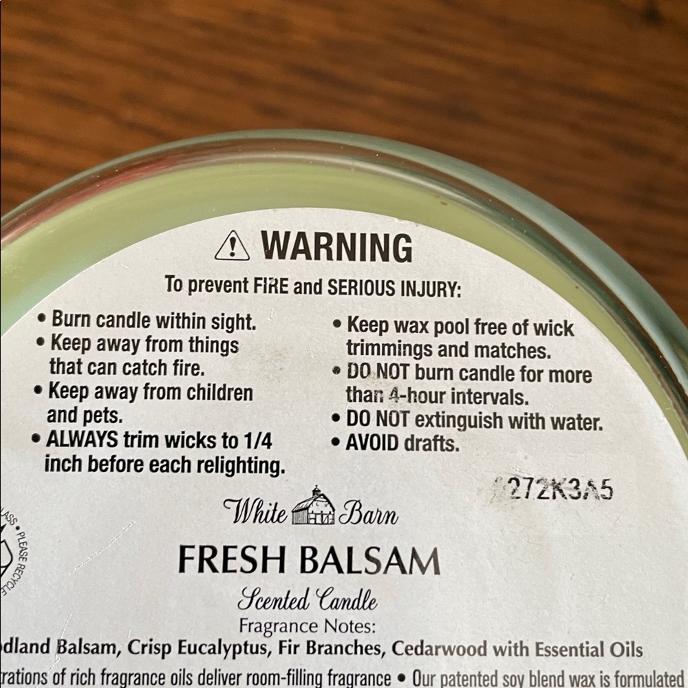 NWT Fresh Balsam White Barn 3 Wick Candle in Glass with a Lid - Picture 5 of 8